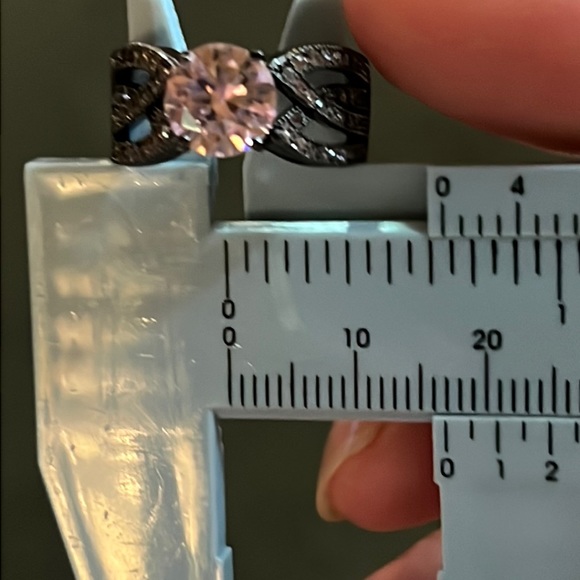 New! Pink cubic zirconia ring, size 6.5 - Picture 2 of 4